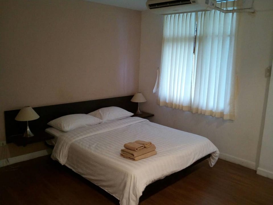 Standard Double Room | Desk, rollaway beds, free WiFi