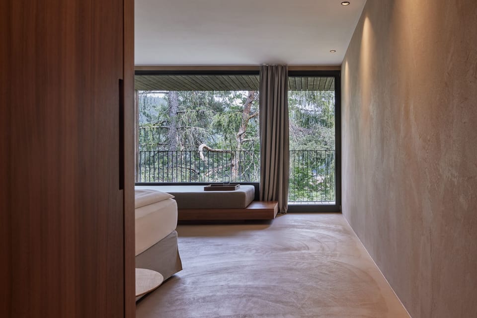 In-room safe, desk, laptop workspace, soundproofing