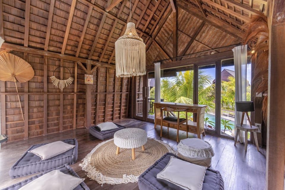 Deluxe Bungalow | Living area