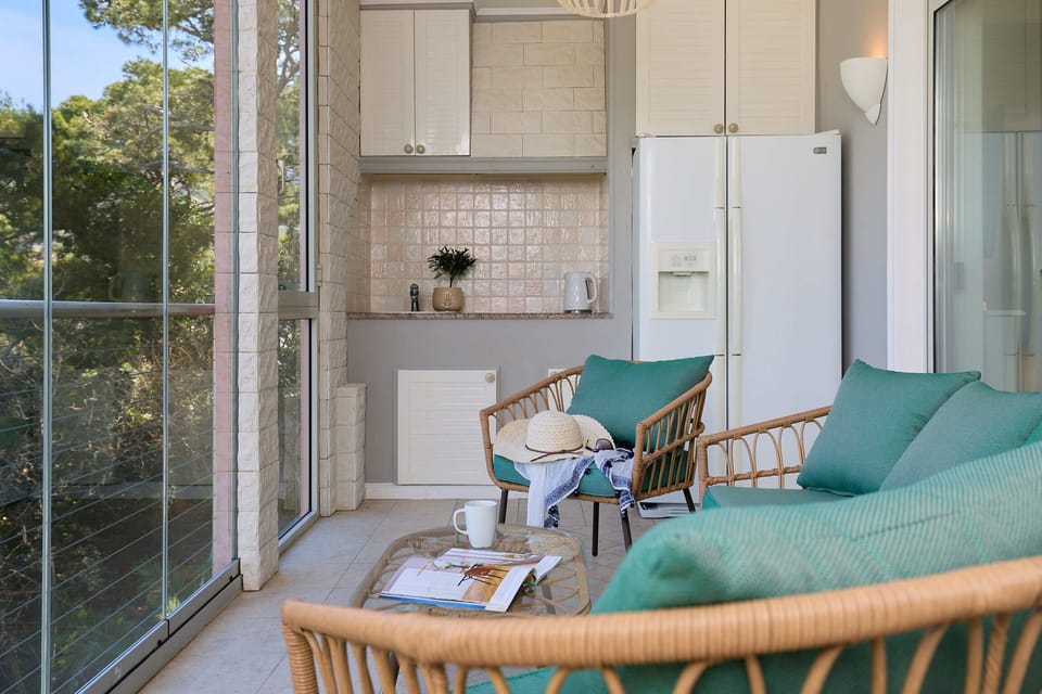 Apartment (3 Bedrooms) | Balcony