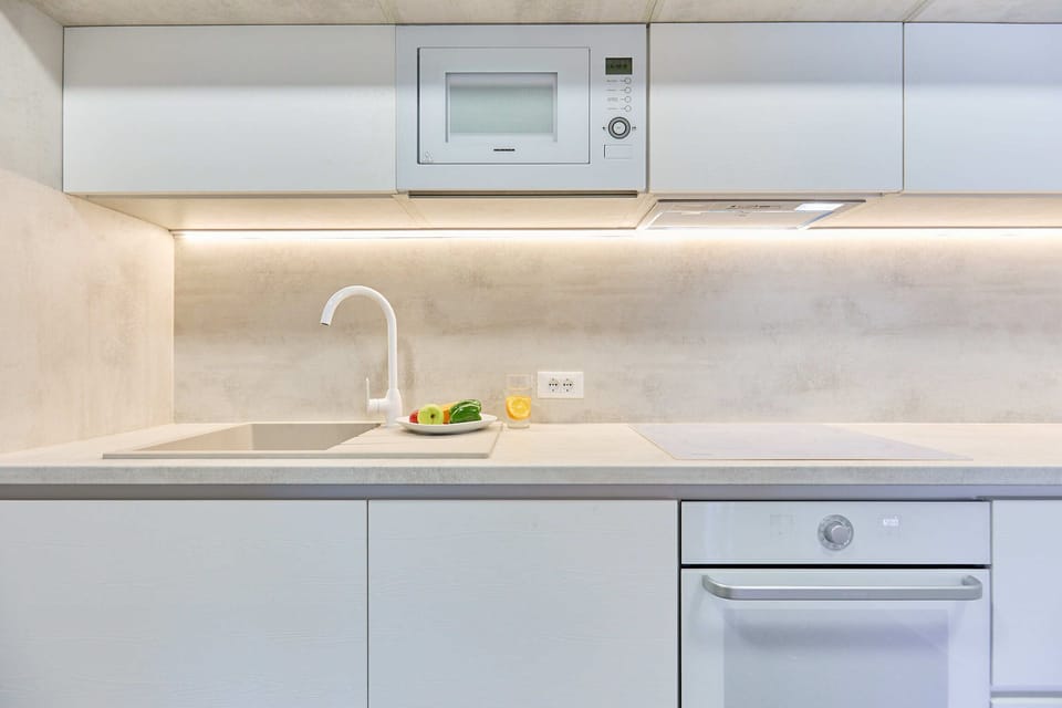 Apartment (3 Bedrooms) | Private kitchen | Microwave, oven, stovetop, dishwasher