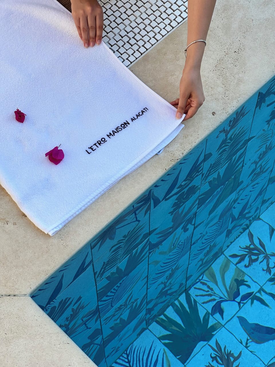 Seasonal outdoor pool, pool umbrellas, sun loungers