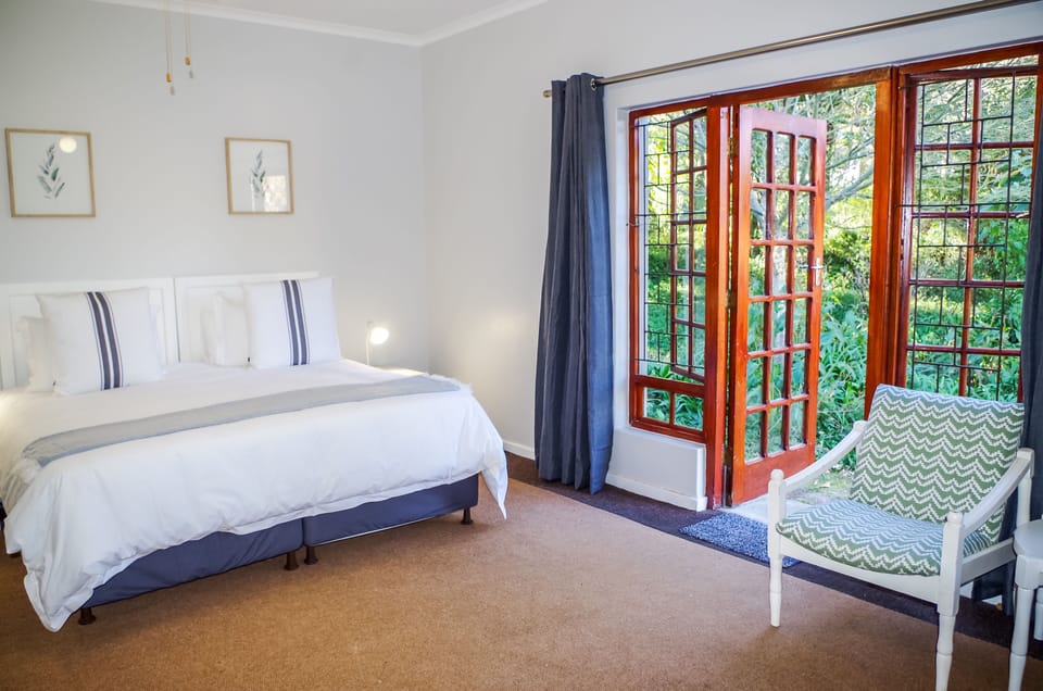 Standard Room | Premium bedding, in-room safe, desk, bed sheets