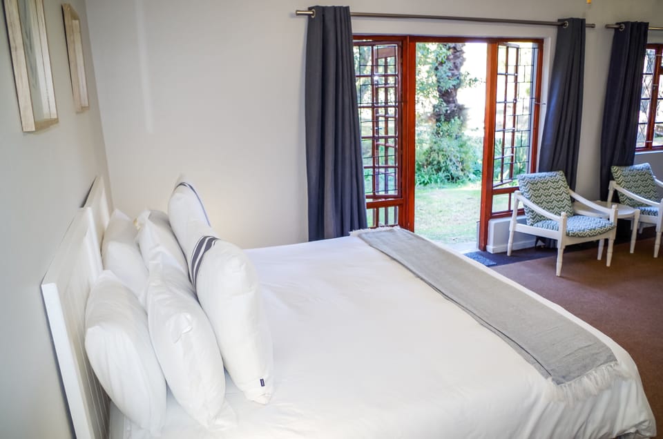 Luxury Room | Premium bedding, in-room safe, desk, bed sheets