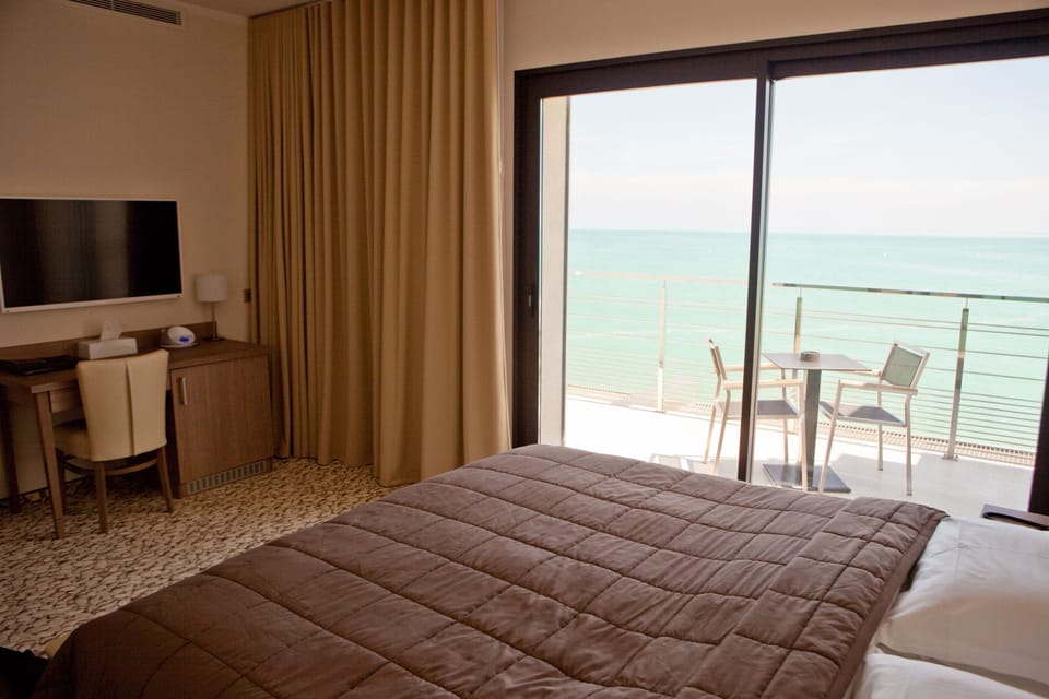 Classic Double Room, Sea View | Premium bedding, minibar, in-room safe, desk