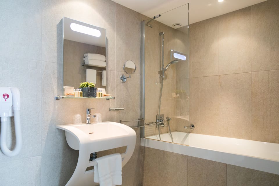 Superior Double Room, Street Side | Bathroom | Free toiletries, hair dryer, bathrobes, slippers