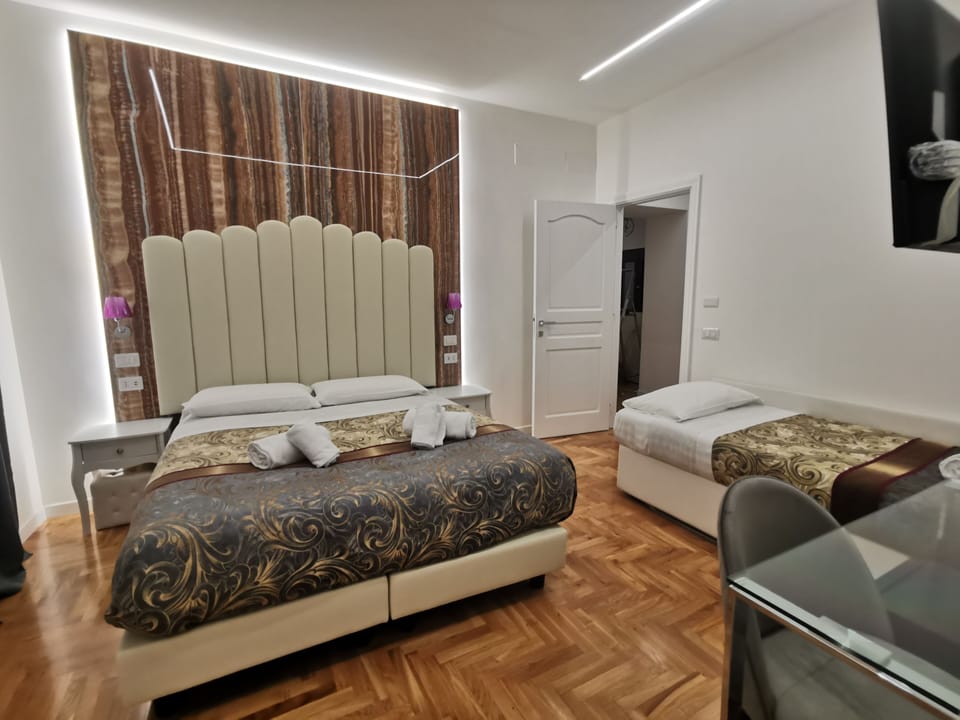 Luxury Room | Minibar, in-room safe, desk, laptop workspace