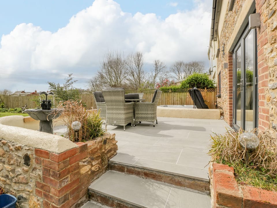 Cottage | Property grounds