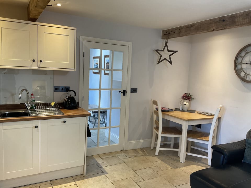 Cottage, Accessible, Ensuite (Hetton Byre) | Shared kitchen | Highchair