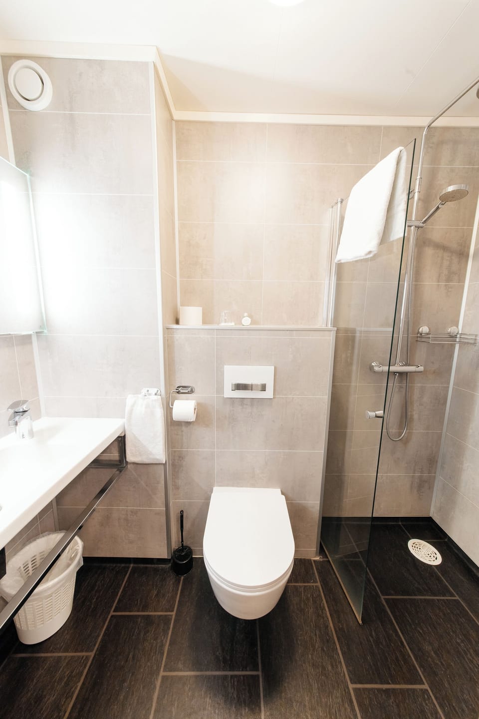 Standard Double Room | Bathroom | Shower, hair dryer, heated floors, towels