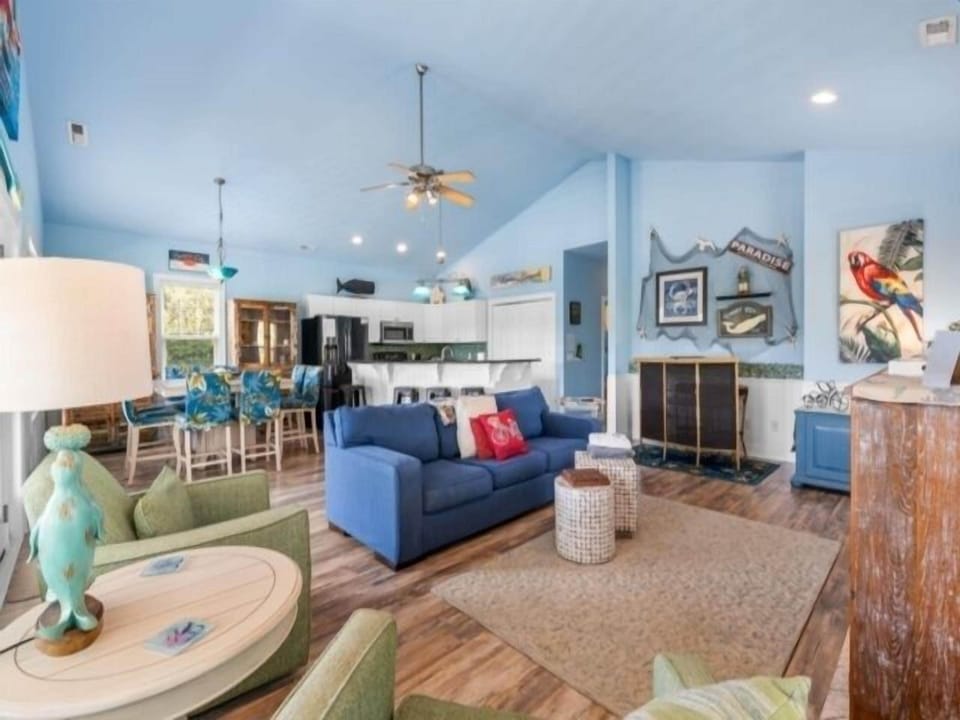 House, 5 Bedrooms | Living area