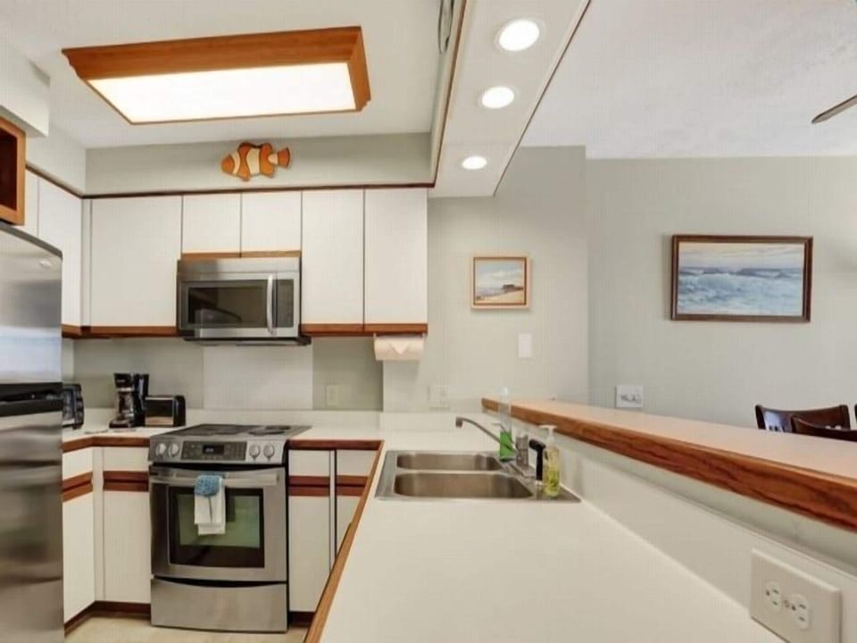 Condo, 3 Bedrooms | Private kitchen | Coffee/tea maker, fridge, oven, toaster