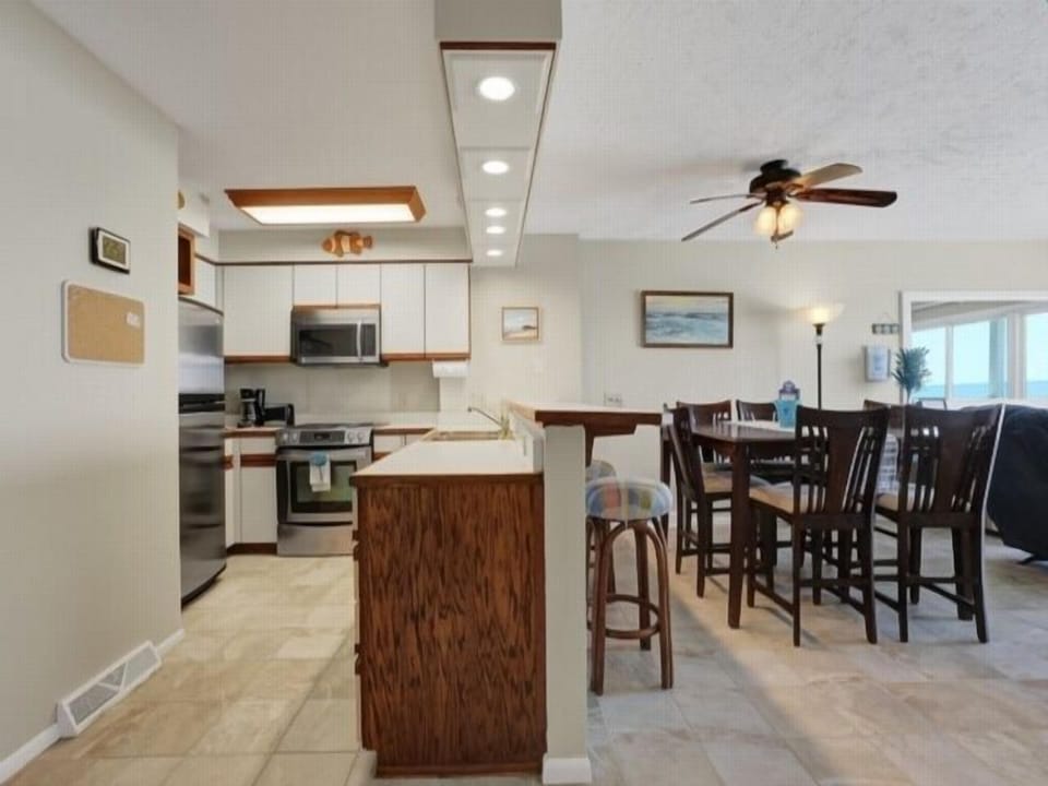 Condo, 3 Bedrooms | Private kitchen | Coffee/tea maker, fridge, oven, toaster