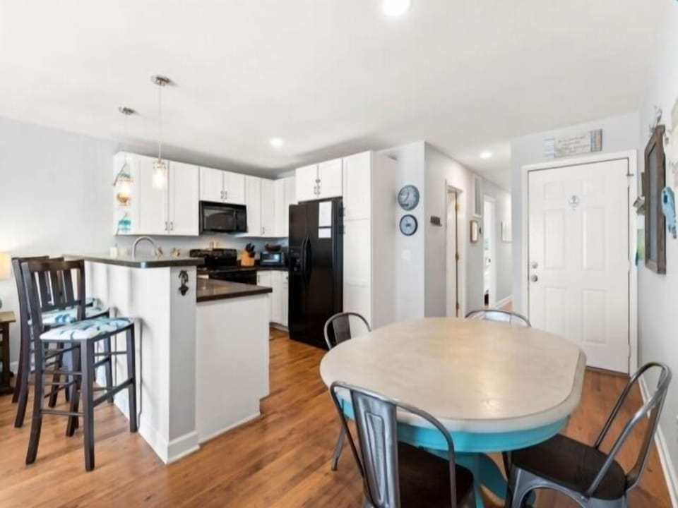 Condo, 2 Bedrooms | Private kitchen | Fridge, microwave, oven, coffee/tea maker