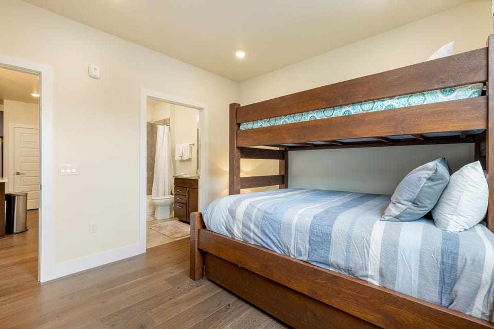 Condo, 2 Bedrooms | 2 bedrooms, laptop workspace, iron/ironing board, free WiFi