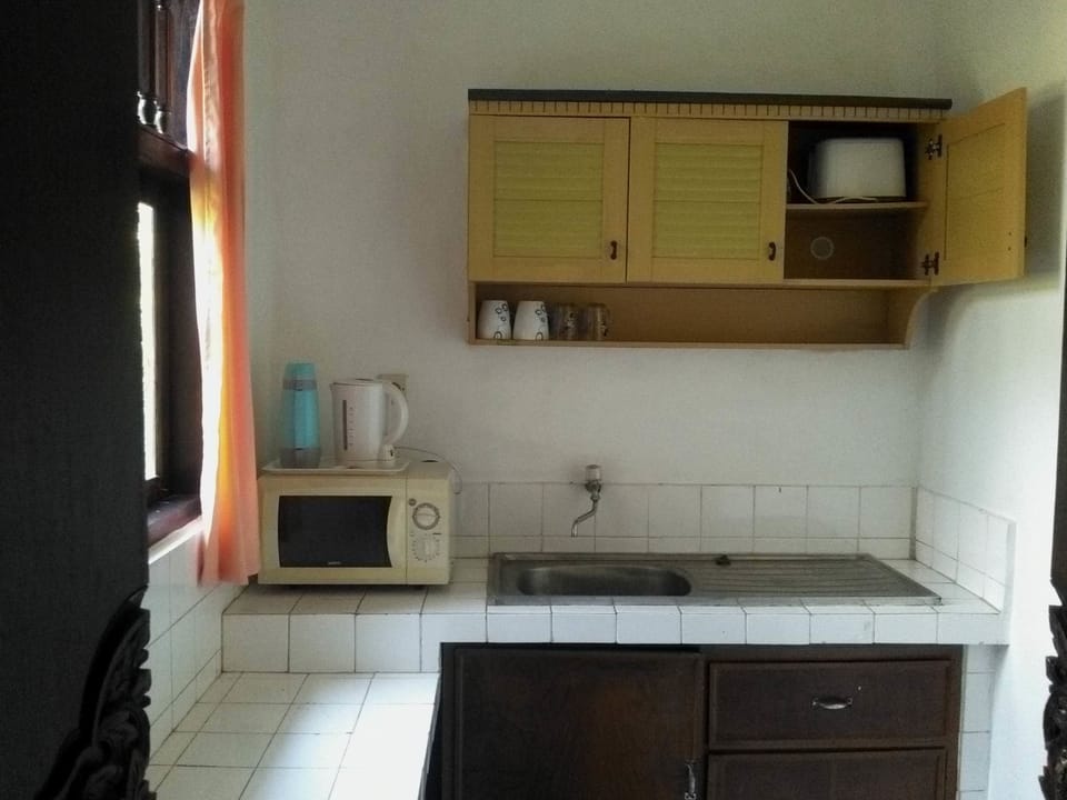 Four Persons Villa | Private kitchen | Fridge, dishwasher