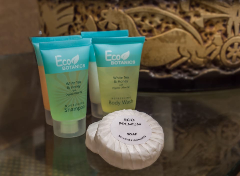 Shower, rainfall showerhead, free toiletries, hair dryer