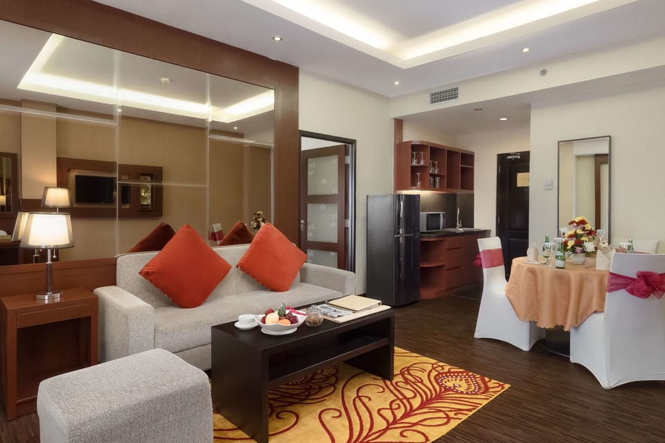 Suite, 1 Double Bed, Non Smoking, Refrigerator & Microwave (Living Room) | Egyptian cotton sheets, premium bedding, minibar, in-room safe