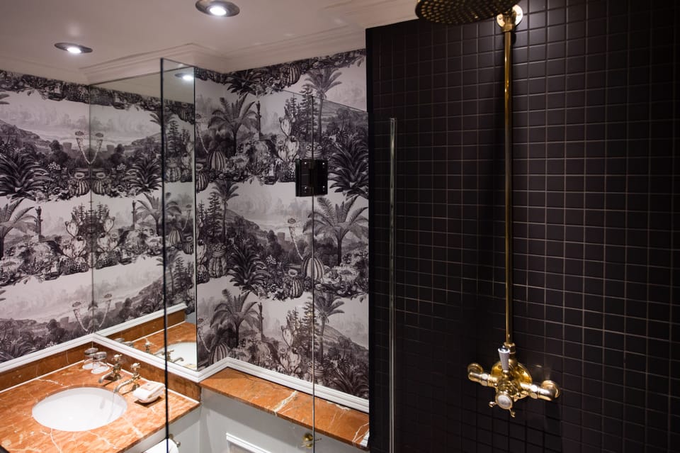 Superior Double Room | Bathroom | Free toiletries, hair dryer, towels, soap