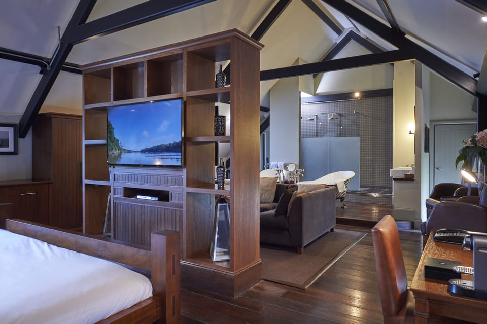 Signature Suite | Egyptian cotton sheets, premium bedding, desk, blackout drapes