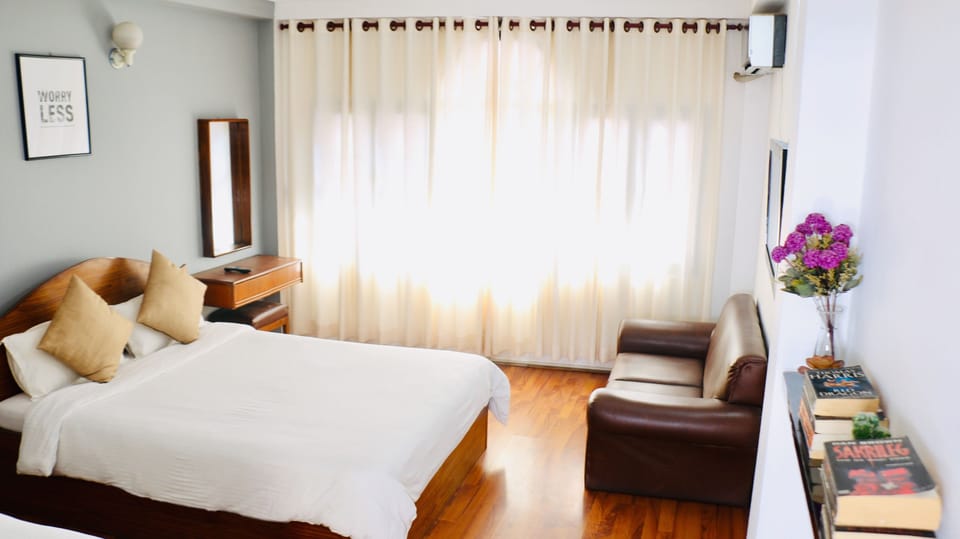 Deluxe Double or Twin Room, Private Bathroom | Individually decorated, individually furnished, desk, rollaway beds