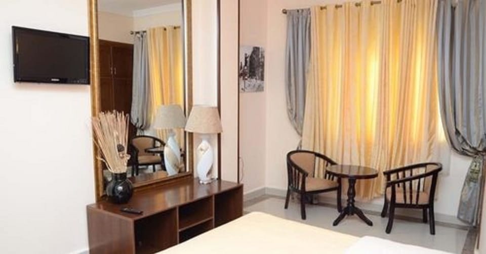 Single Room | Premium bedding, desk, iron/ironing board (on request), cribs (free)