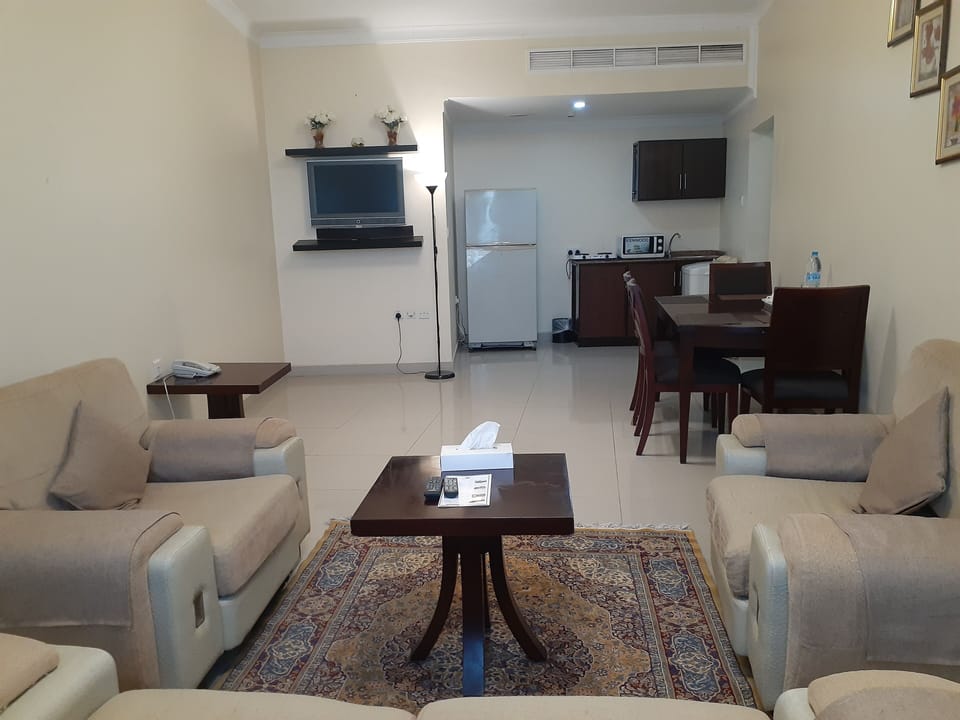 Suite, 1 Bedroom | In-room safe, soundproofing, iron/ironing board, free WiFi