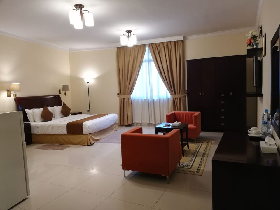 Deluxe Studio (King) | In-room safe, soundproofing, iron/ironing board, free WiFi