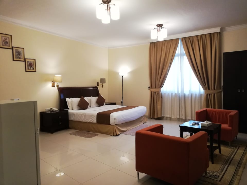 Deluxe Studio (King) | In-room safe, soundproofing, iron/ironing board, free WiFi