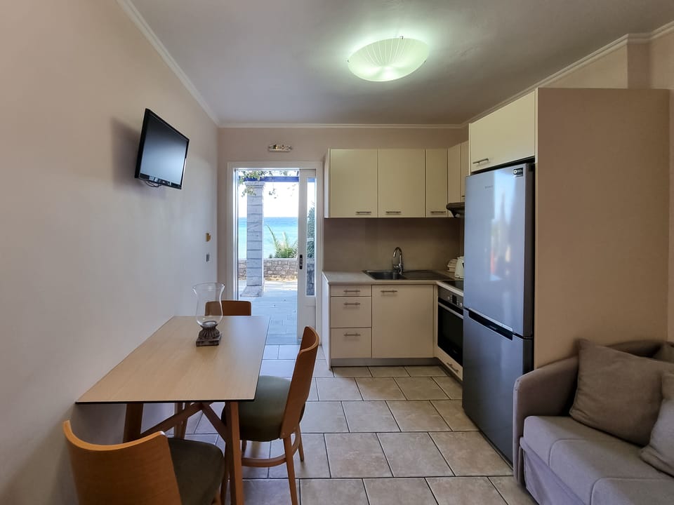 Family Apartment, 1 Bedroom, Beach View | Egyptian cotton sheets, premium bedding, in-room safe, desk