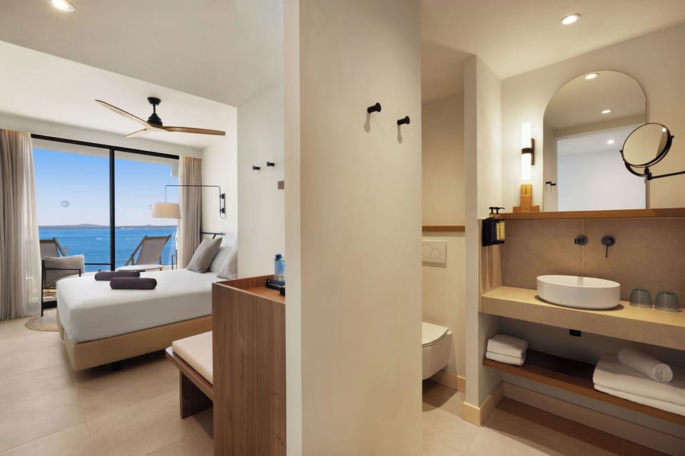 Premium Double Room, Balcony, Sea View (2 adults) | Minibar, in-room safe, blackout drapes, soundproofing