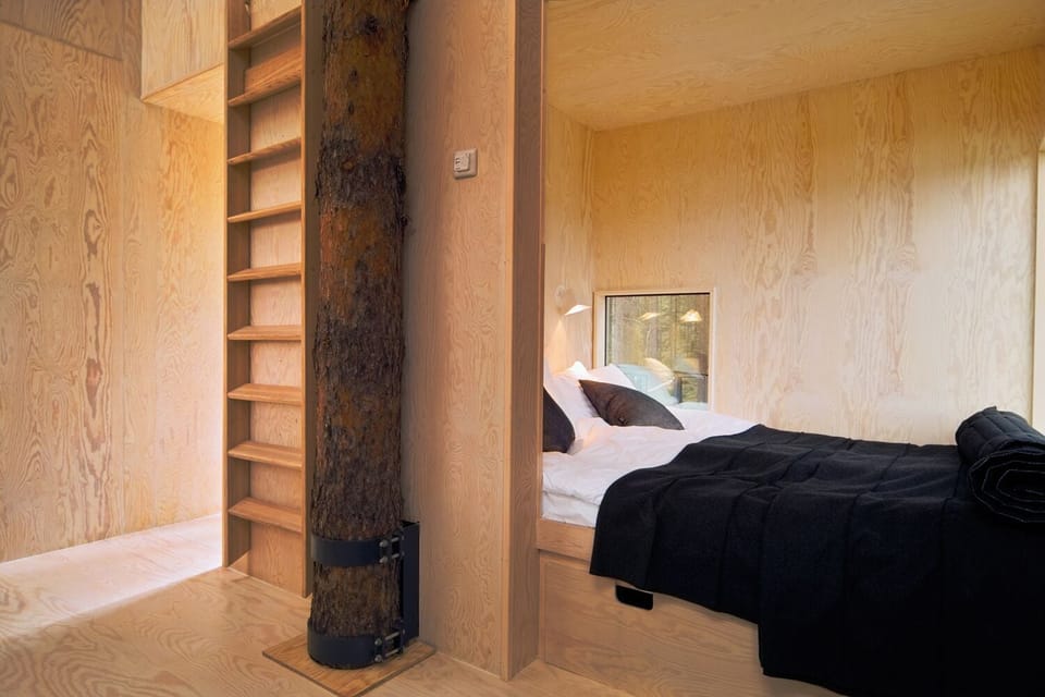 Mirror Cube | Minibar, blackout drapes, WiFi (free), individually decorated
