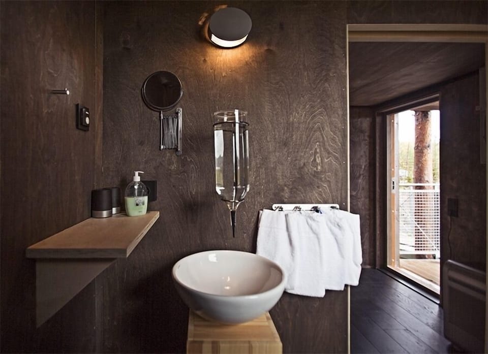 Dragonfly | Bathroom | Shower, bathrobes, towels