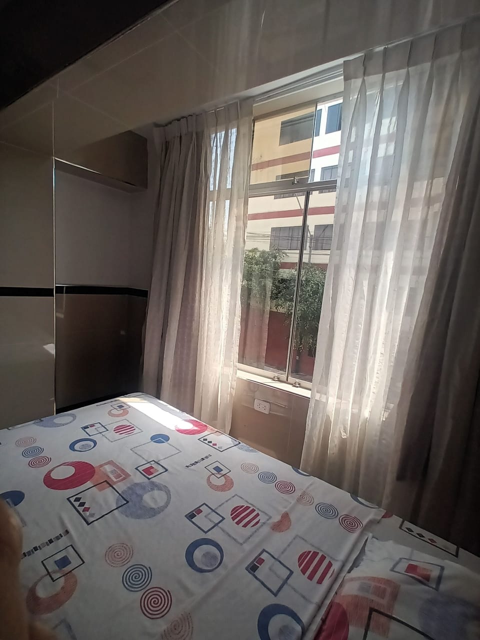 1 bedroom, Egyptian cotton sheets, premium bedding, desk