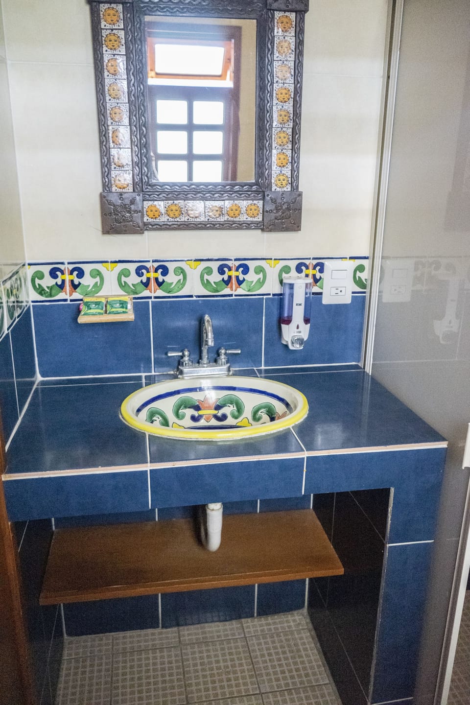 Double Room | Bathroom | Shower, free toiletries, hair dryer, towels