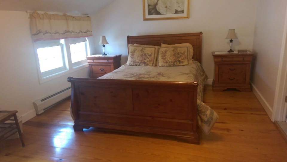 1 bedroom, bed sheets