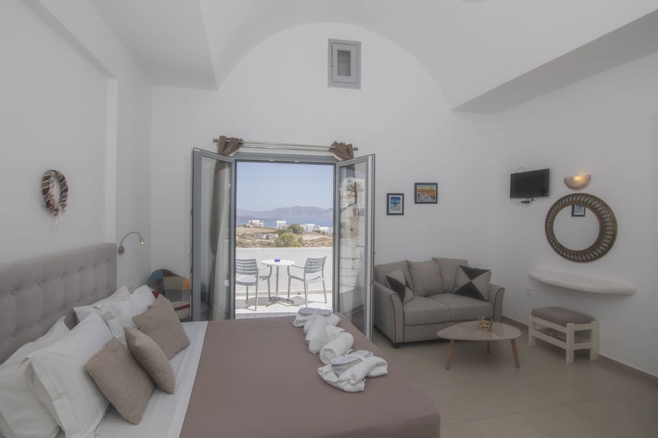 Junior Suite | Soundproofing, iron/ironing board, free cribs/infant beds, free WiFi