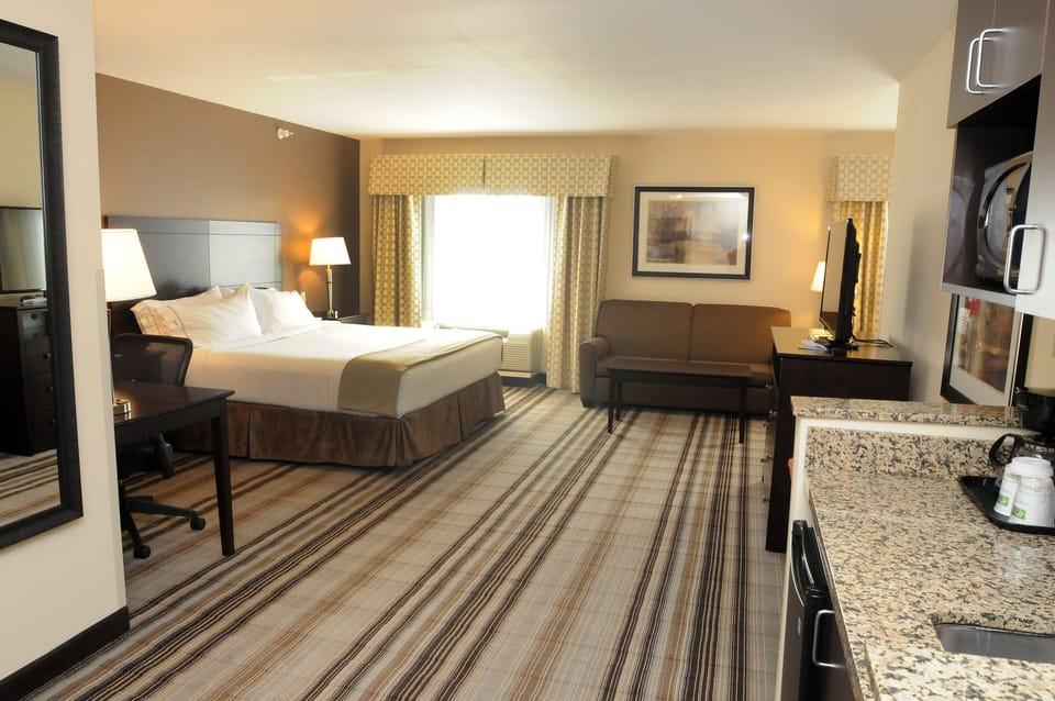 Desk, blackout drapes, iron/ironing board, free WiFi