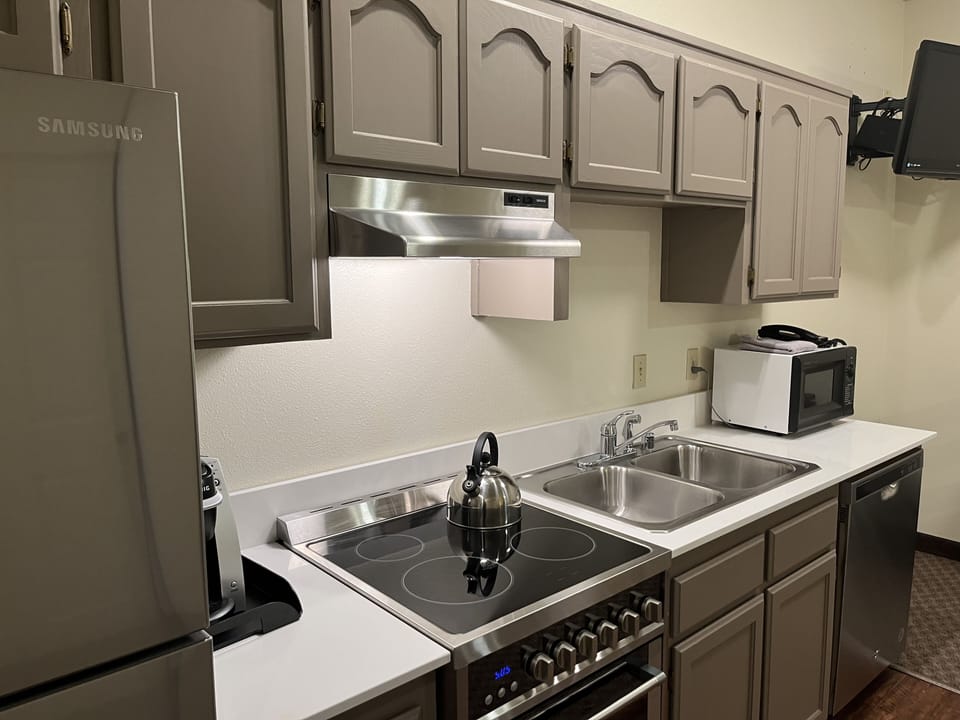 Suite, 1 King Bed with Sofa bed | Private kitchen | Microwave, coffee/tea maker, eco-friendly cleaning products