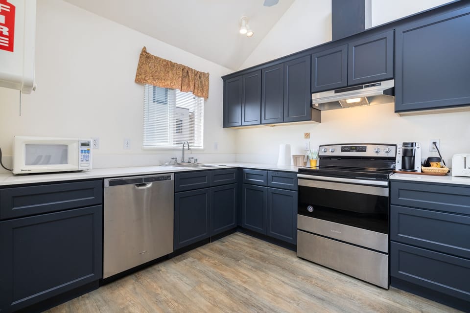 King Villa | Private kitchen | Microwave, coffee/tea maker, eco-friendly cleaning products