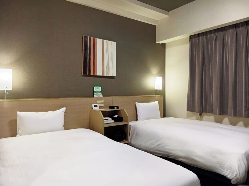 Desk, WiFi (free), bed sheets