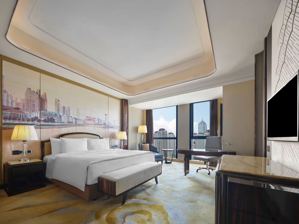 Down comforters, minibar, in-room safe, desk