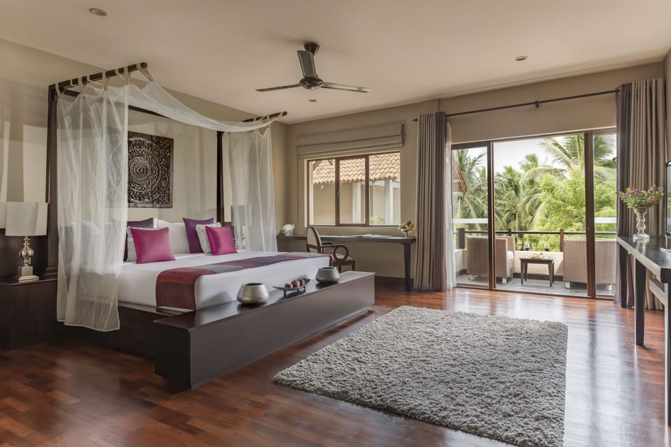 Bay Suite | Egyptian cotton sheets, premium bedding, Tempur-Pedic beds, minibar