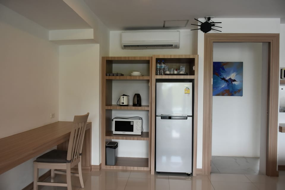 Romantic Room | Minibar, in-room safe, desk, free WiFi