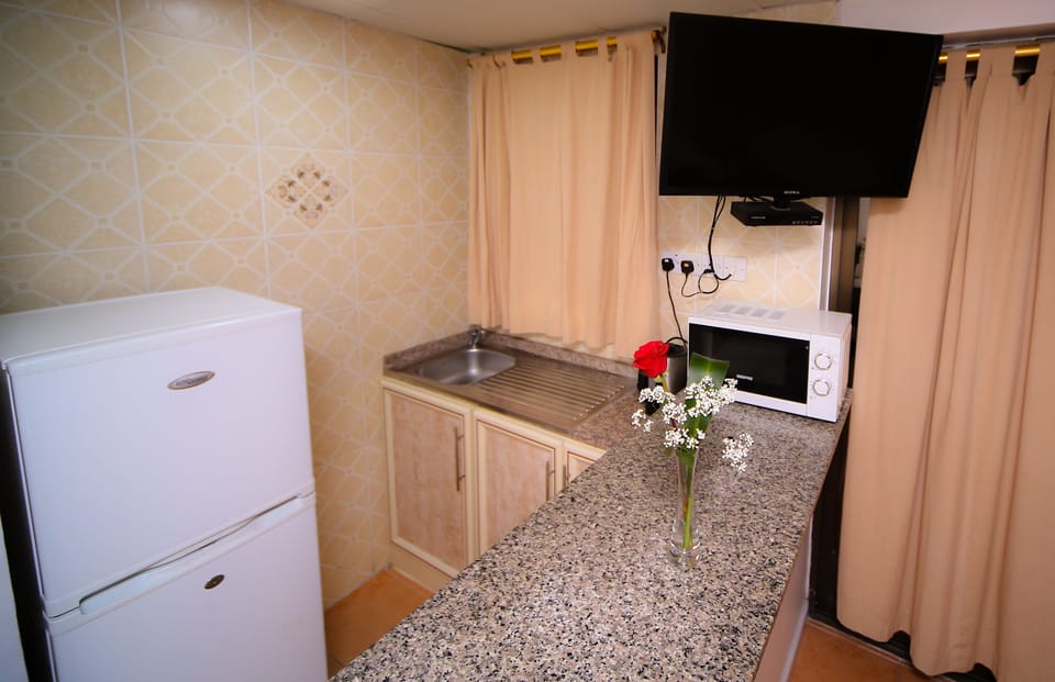 Chalet, 2 Bedrooms | In-room safe, WiFi (free), bed sheets