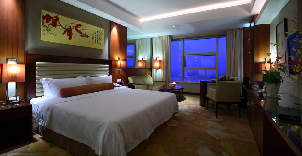 Executive Room, River View | Hypo-allergenic bedding, down comforters, pillowtop beds, free minibar