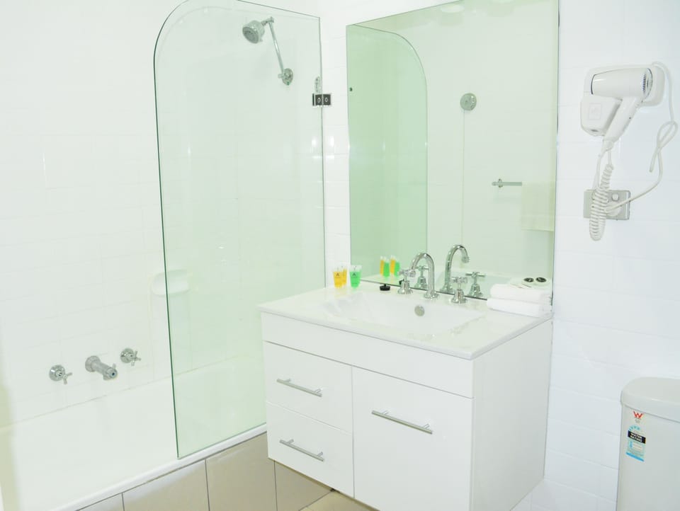 Family Room | Bathroom | Combined shower/tub, deep soaking tub, free toiletries, hair dryer