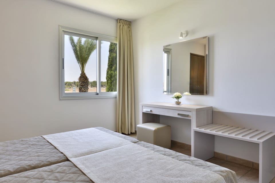 Superior Apartment | Pillowtop beds, iron/ironing board