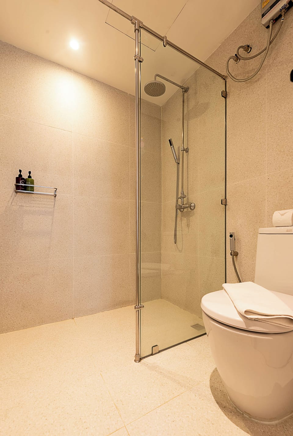 Family Quadruple Room | Bathroom | Shower, rainfall showerhead, hair dryer, bidet