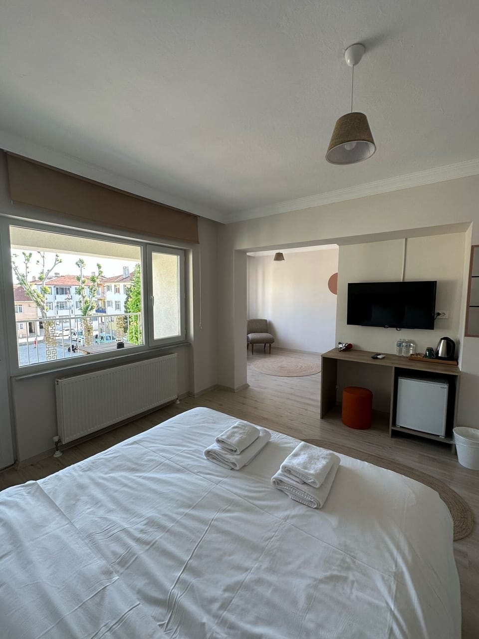 Deluxe Double Room, 1 King Bed, Non Smoking, Balcony | Premium bedding, minibar, desk, soundproofing